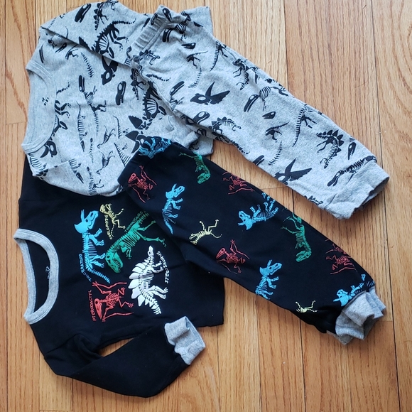 cora bee Other - EUC toddler boy pajamas sets bundle 2T 🦕